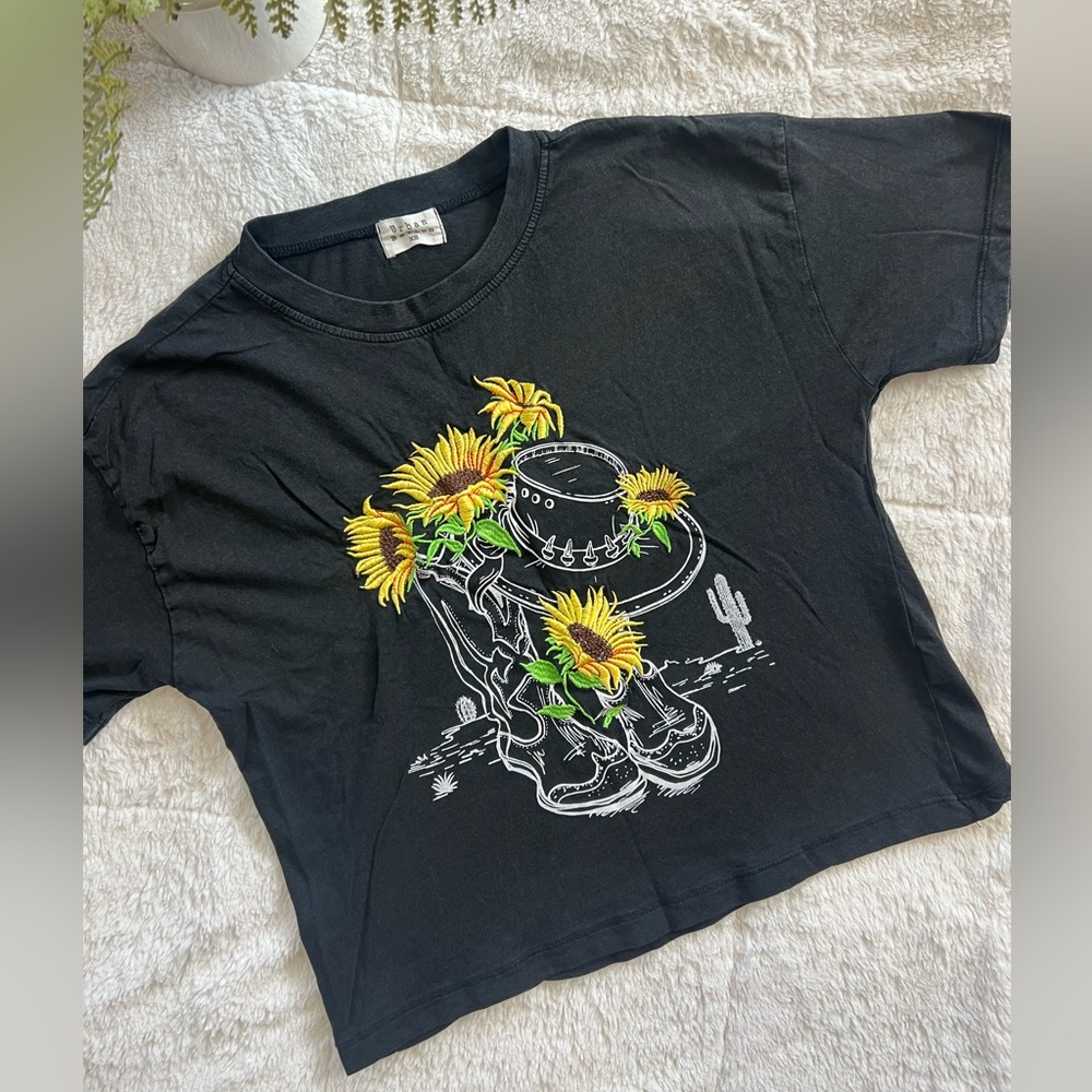 Urban Nation Vintage XS Sunflower & Cowboy Boot T-Shirt